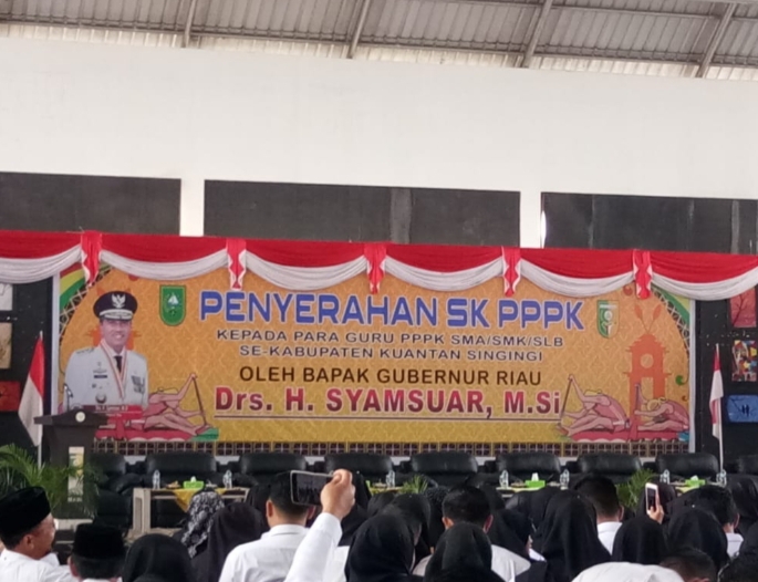 Gubernur Riau Serahkan 410 SK PPPK