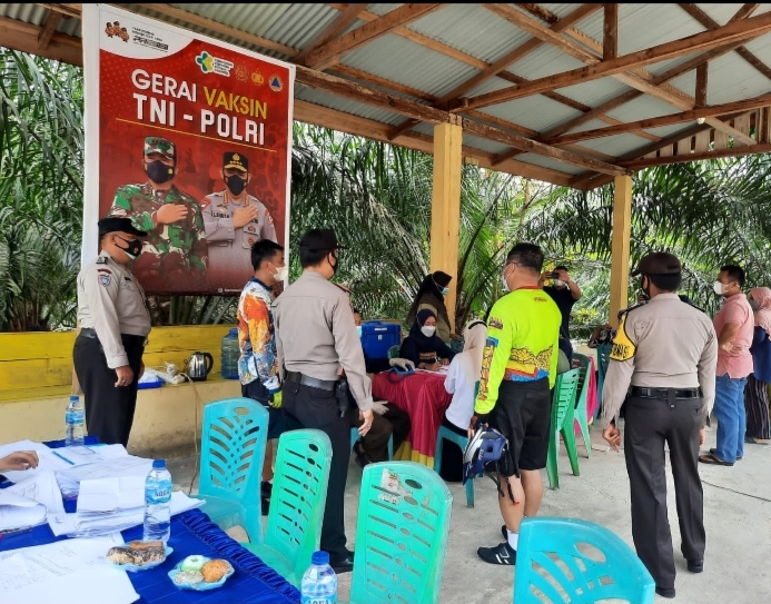 Kapolres Tinjau pelaksanaan Vaksinasi  di 3 Gerai Vaksin TNI-POLRI