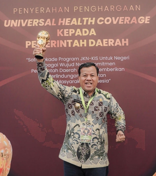 Pemerintah Pusat Berikan Penghargaan UHC Kepada Pemda Kuansing